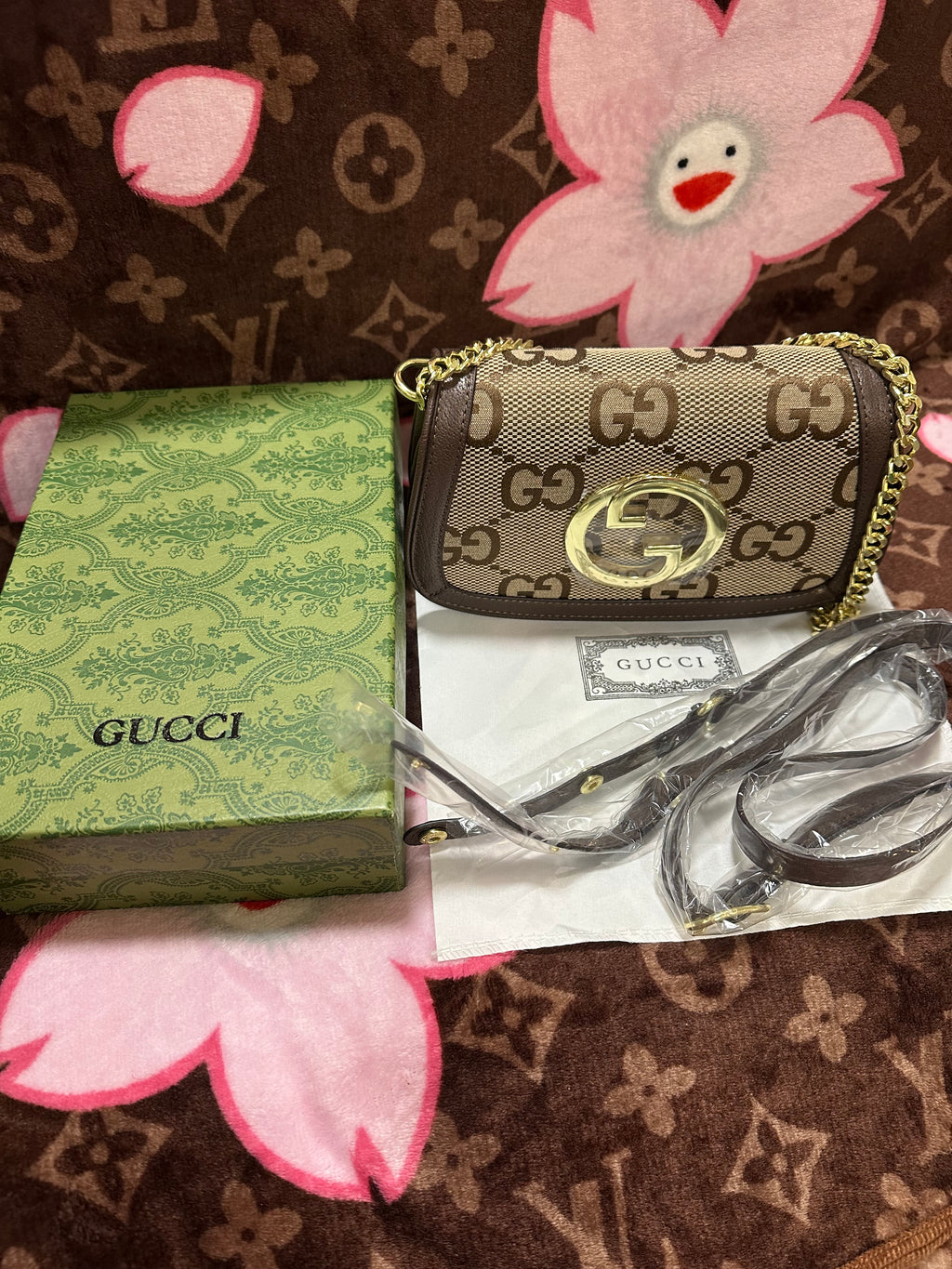 GG mono w/Big G logo
