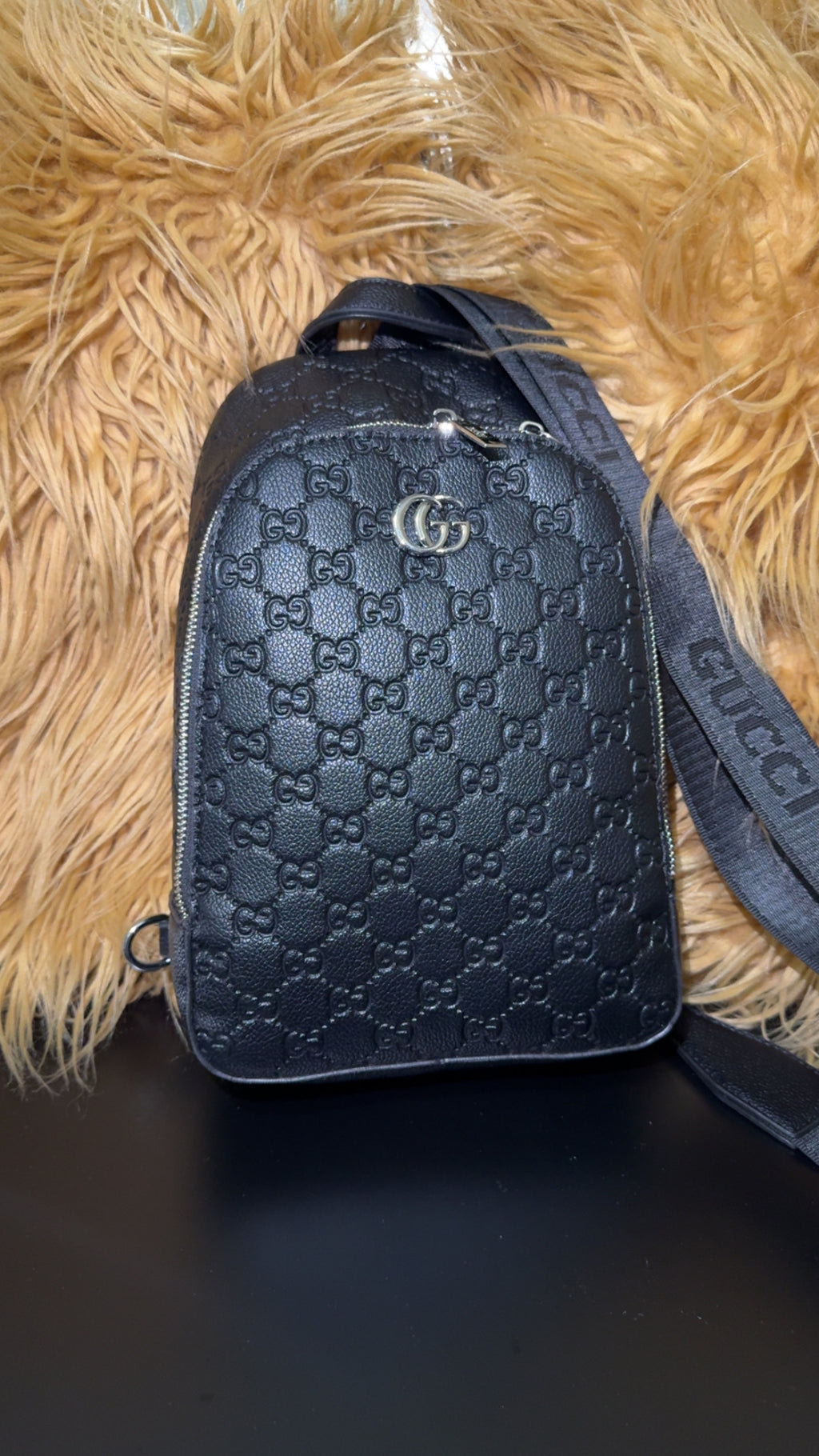 GG mono sling bag