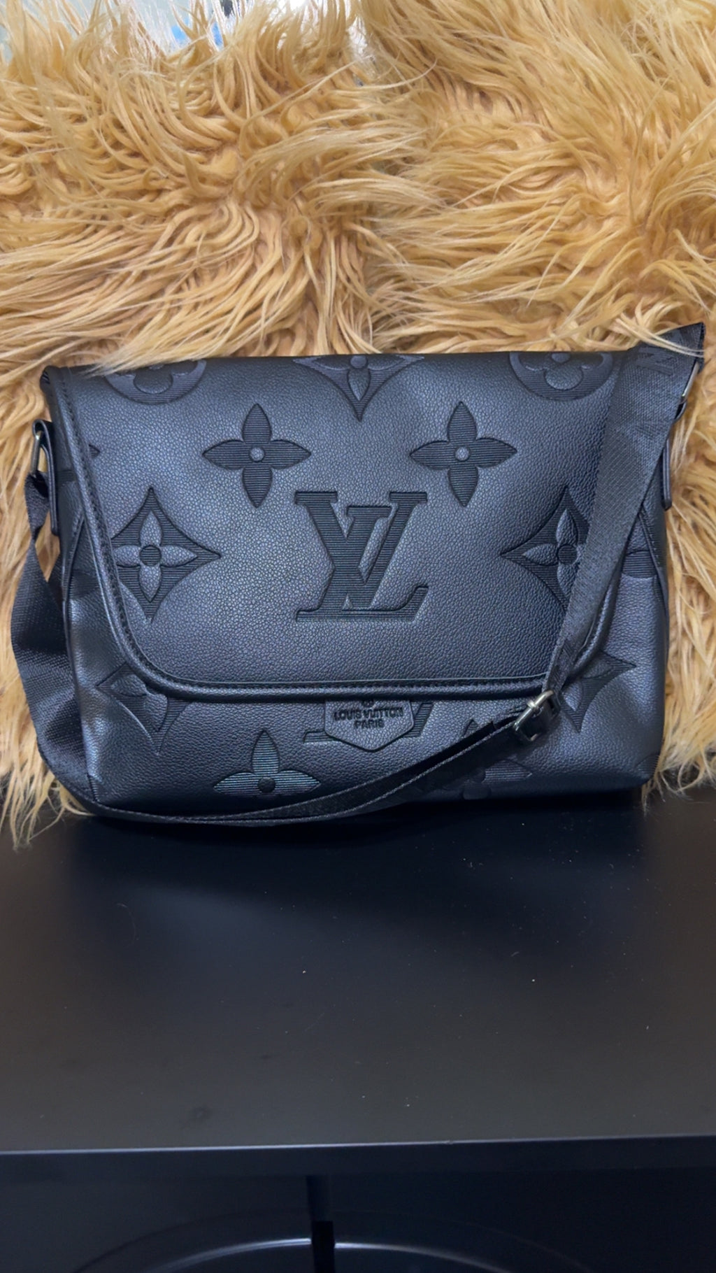 Lu black mono laptop