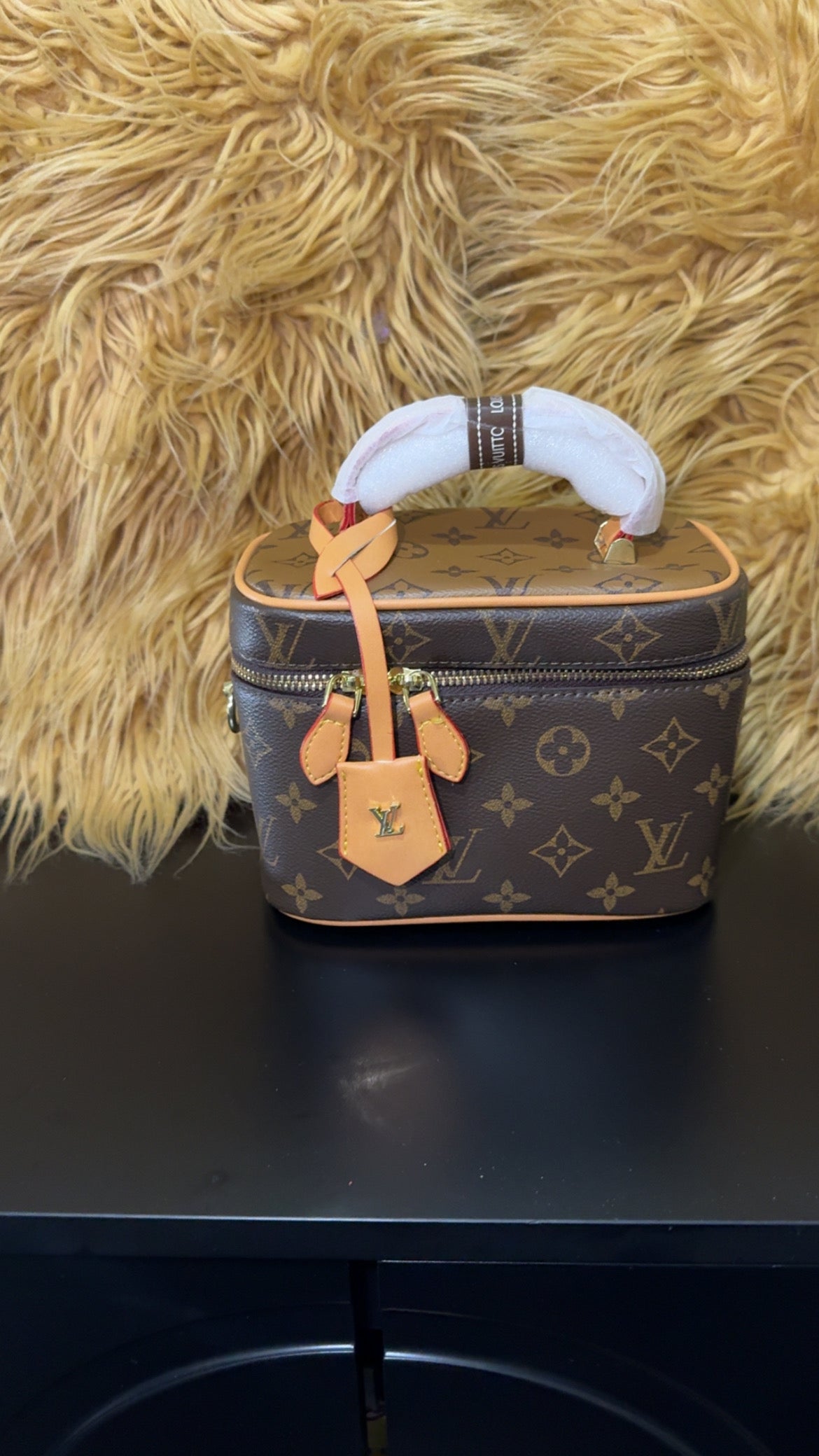 Lu vanity brown mono