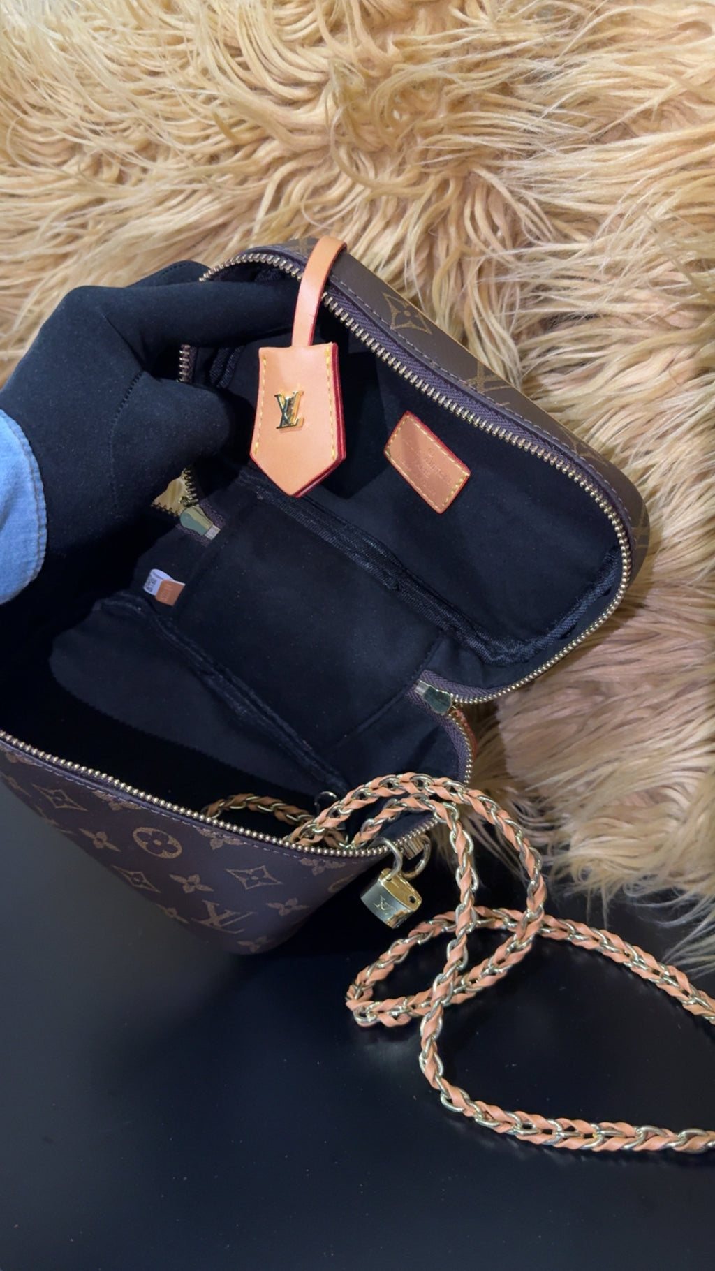 Lu vanity brown mono