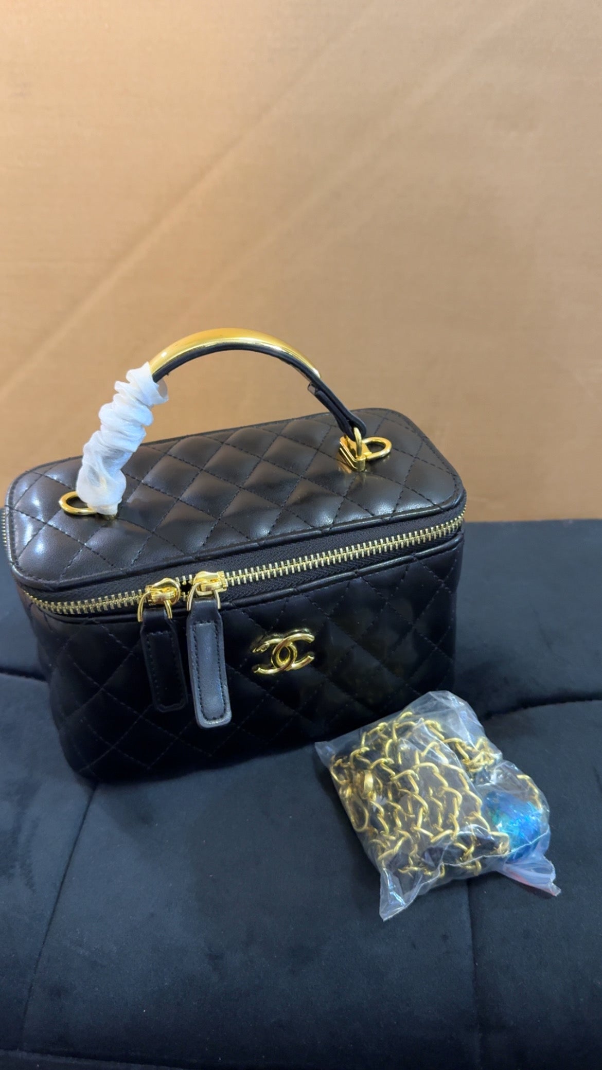 CC vanity black