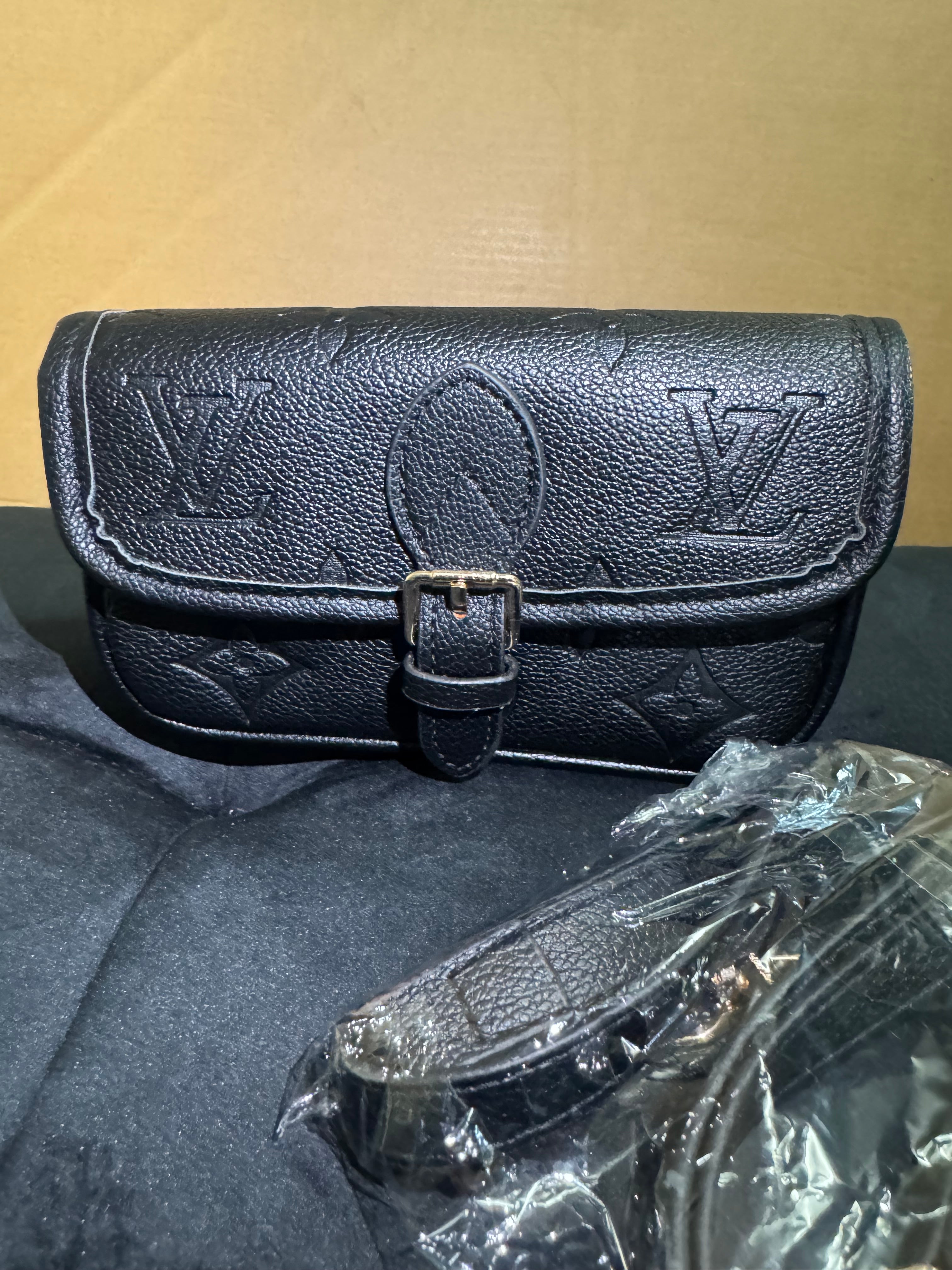 Lu mono black