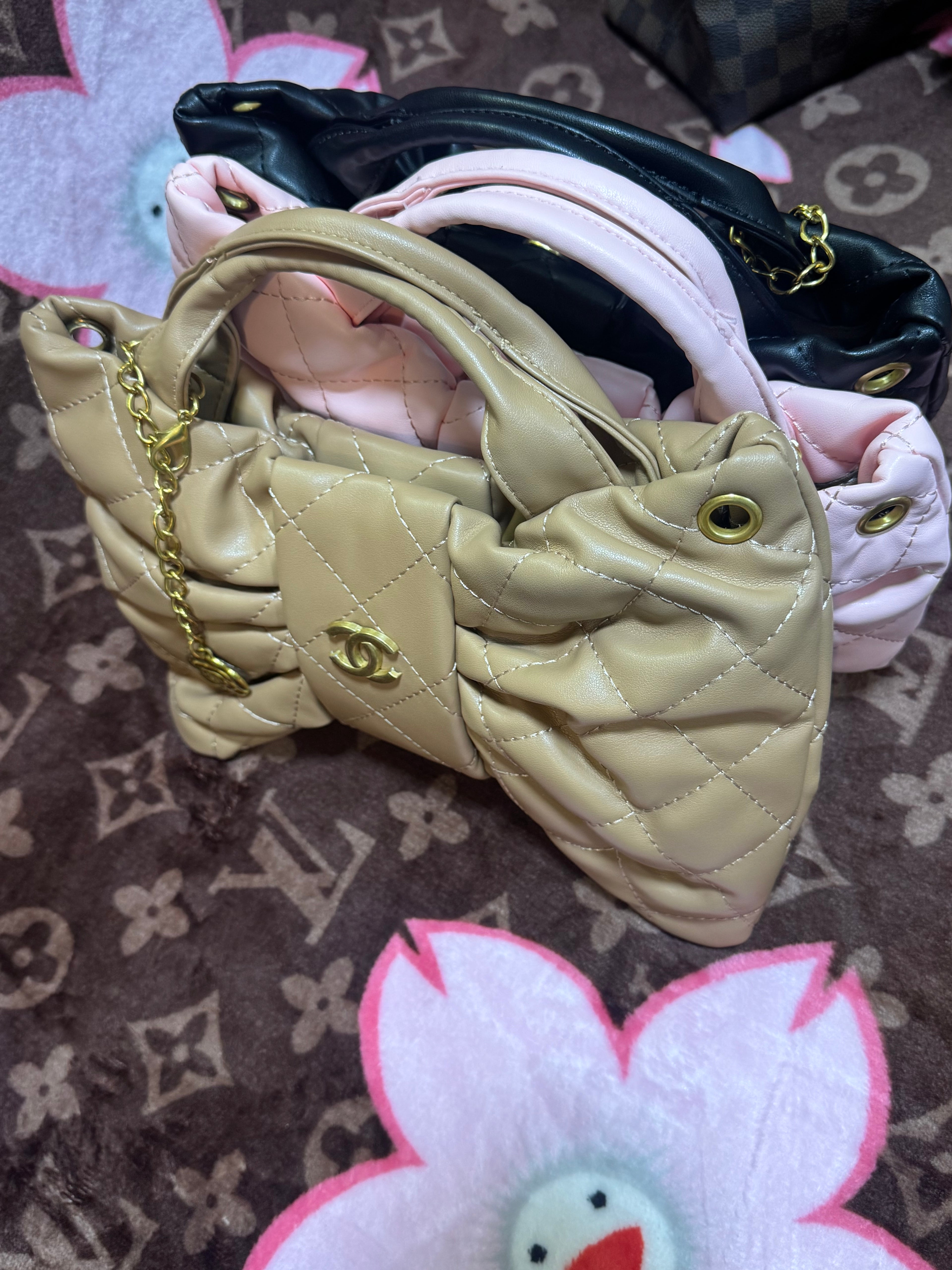 CC bow tan