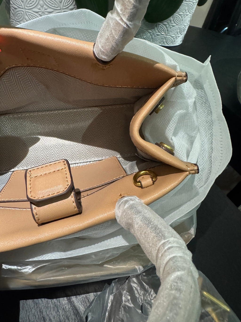 TB small purse tan