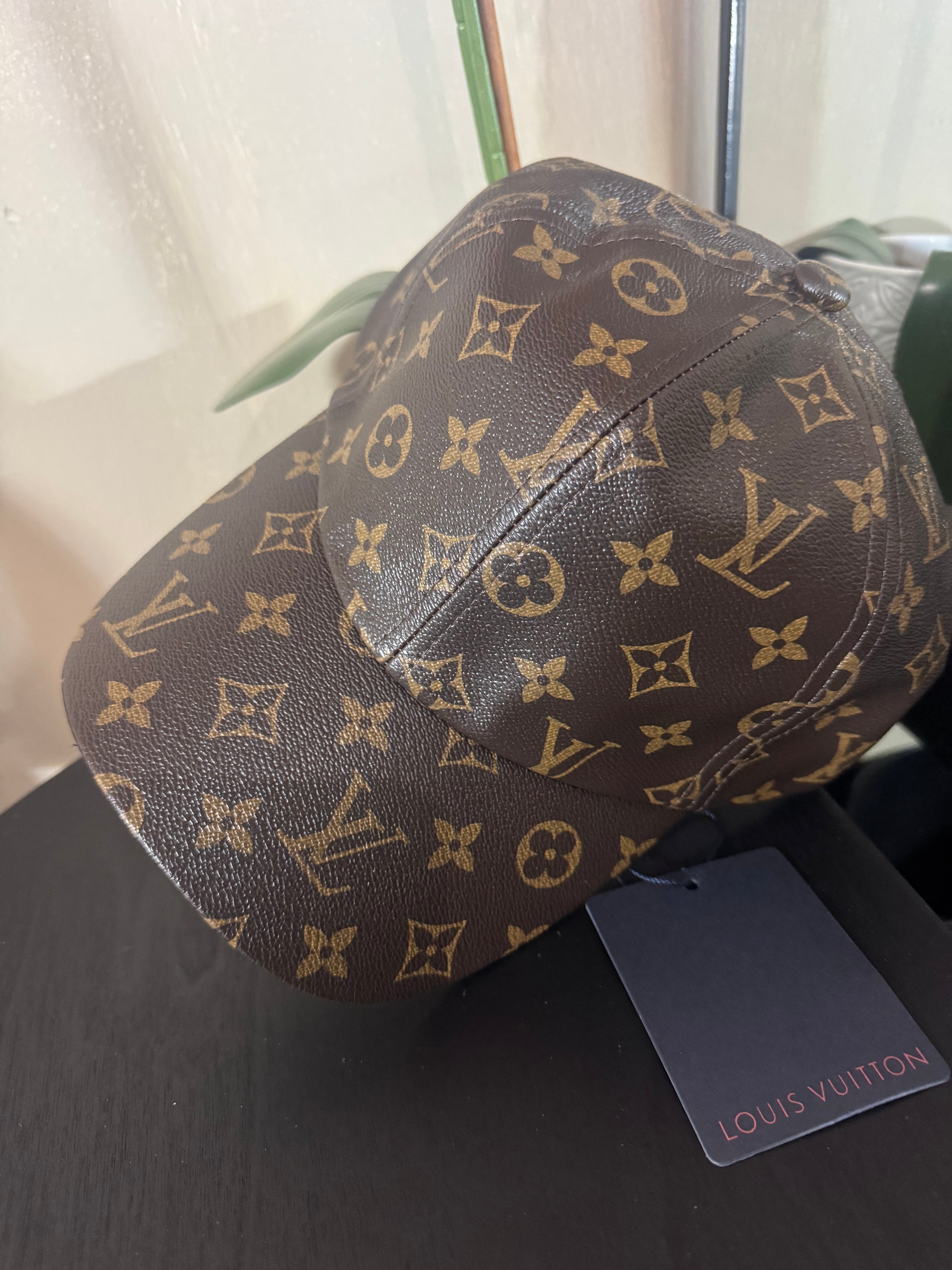 Lu leather cap mono
