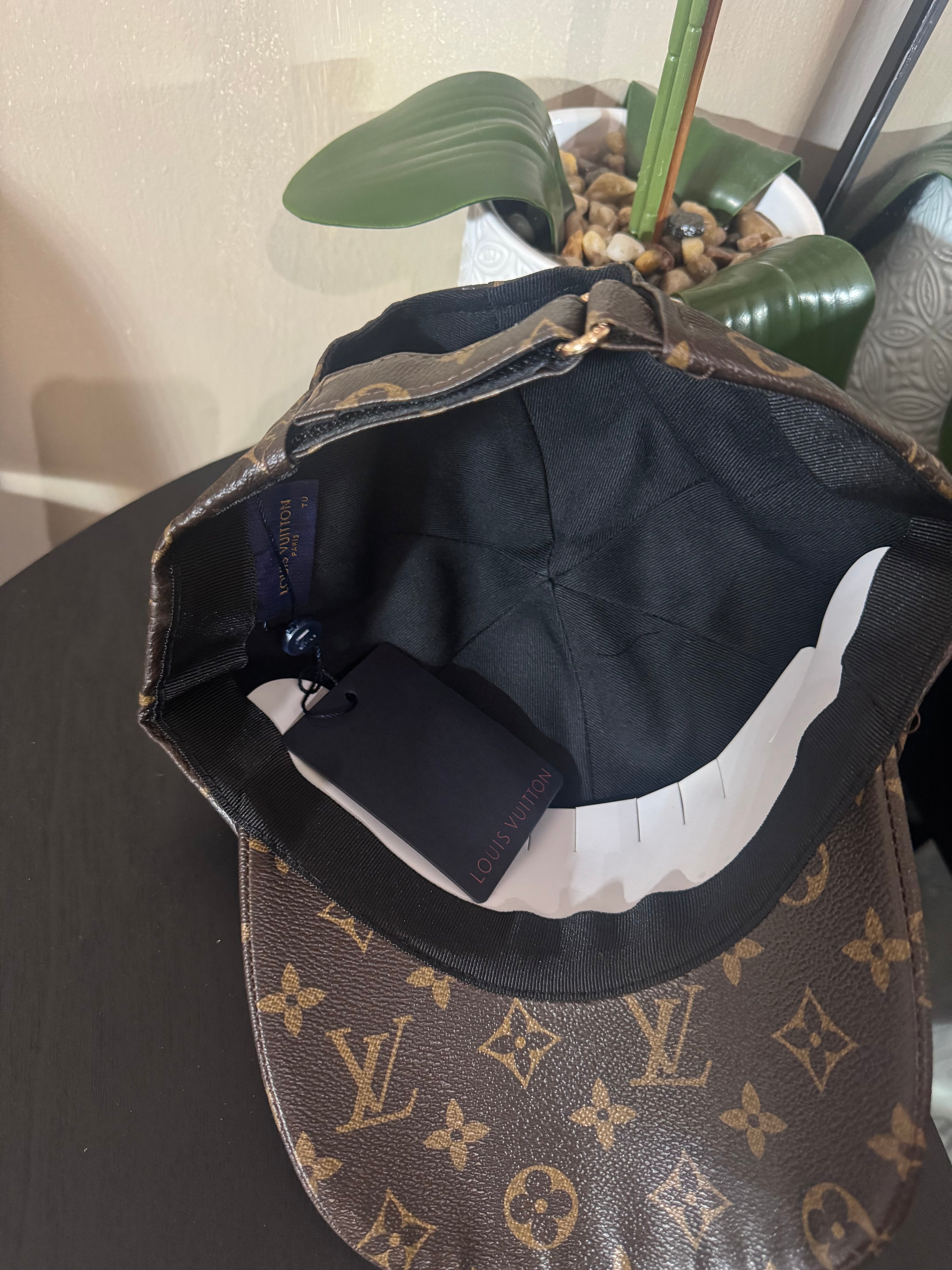 Lu leather cap mono