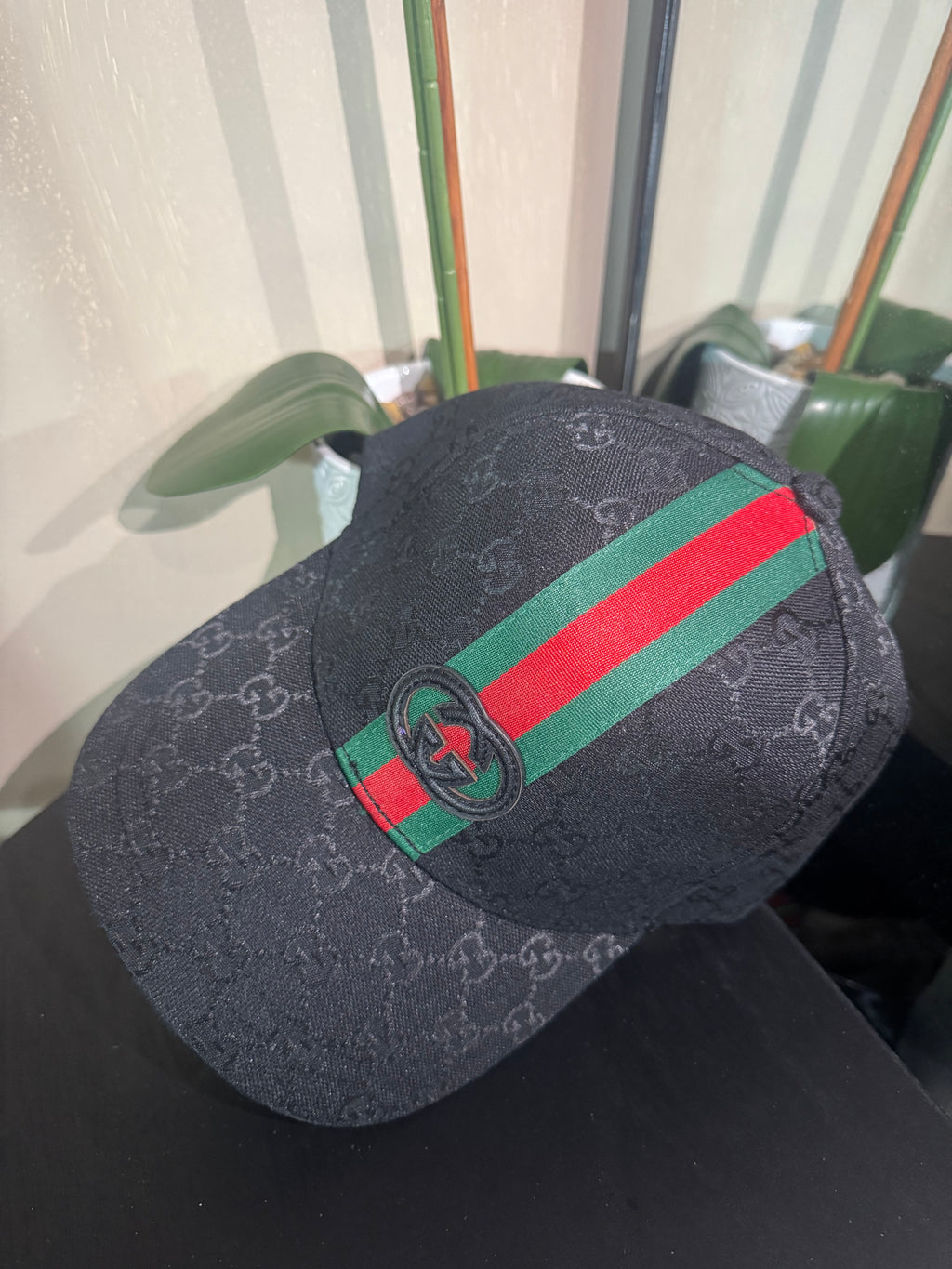 GG black mono with stripe cap