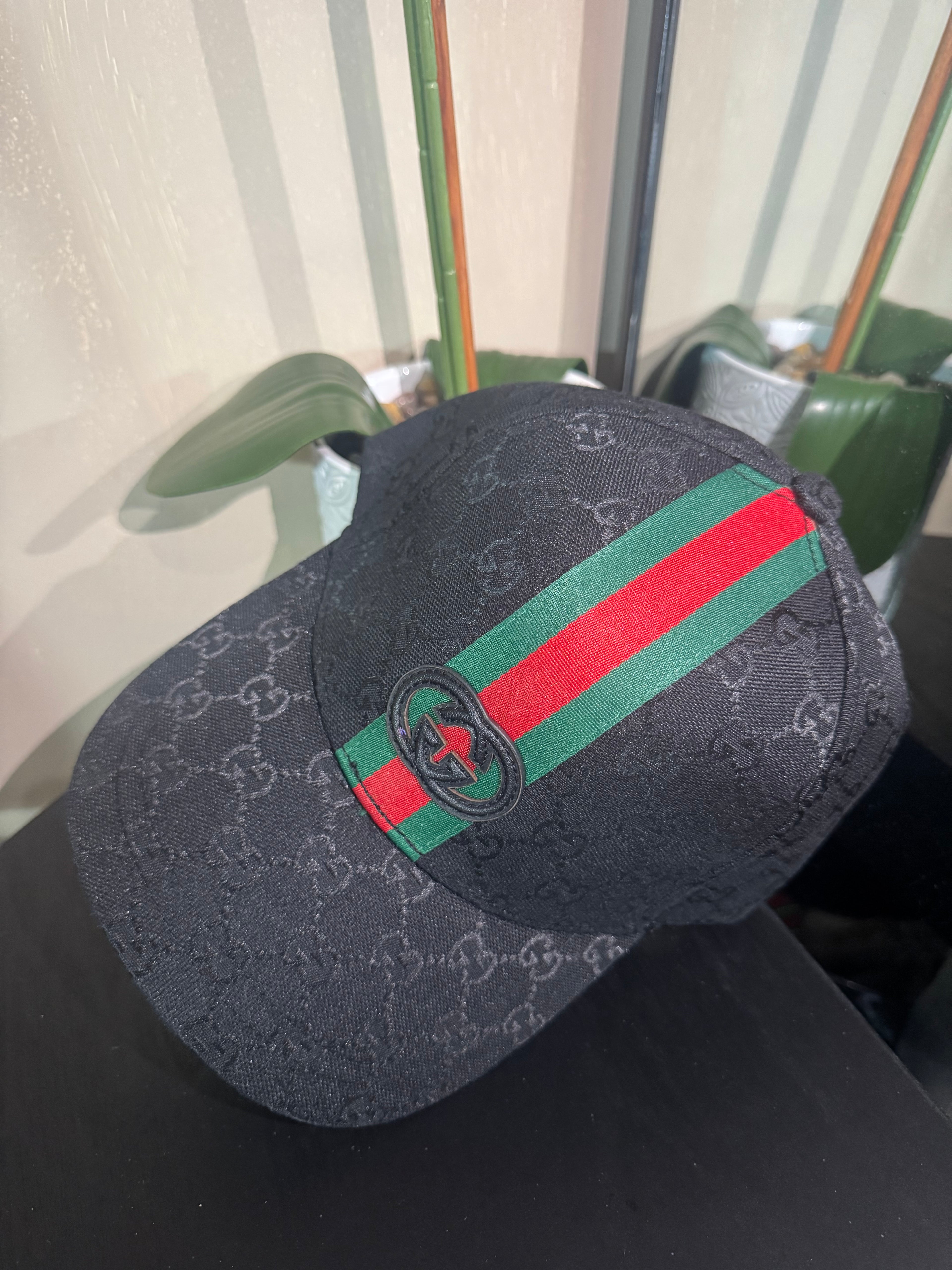 GG black mono with stripe cap