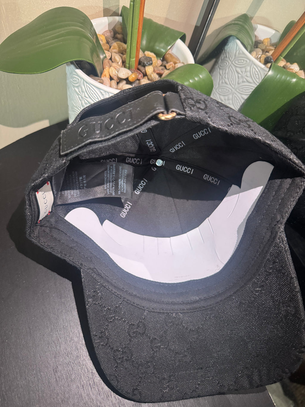 GG black mono with stripe cap