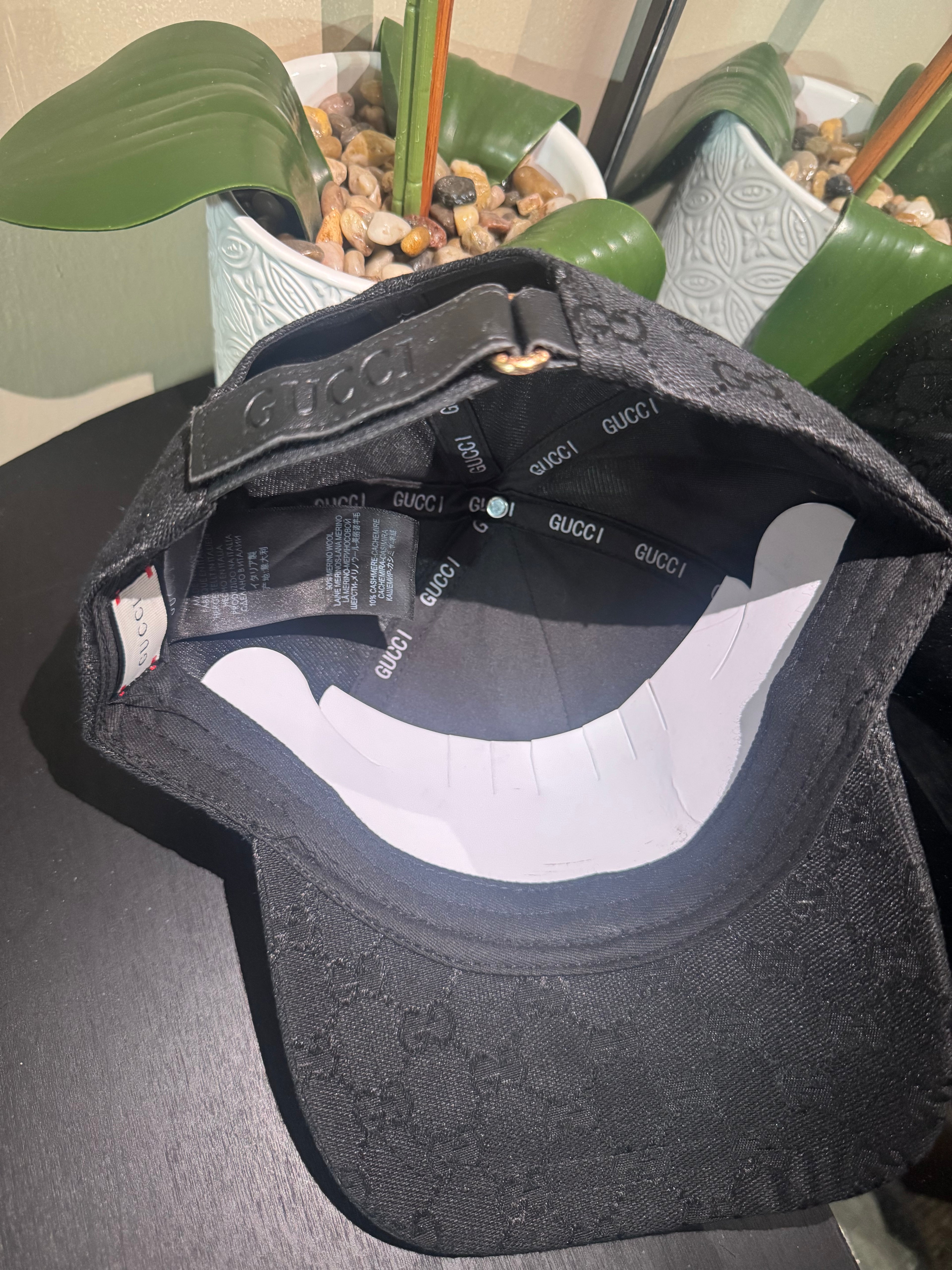 GG black mono with stripe cap