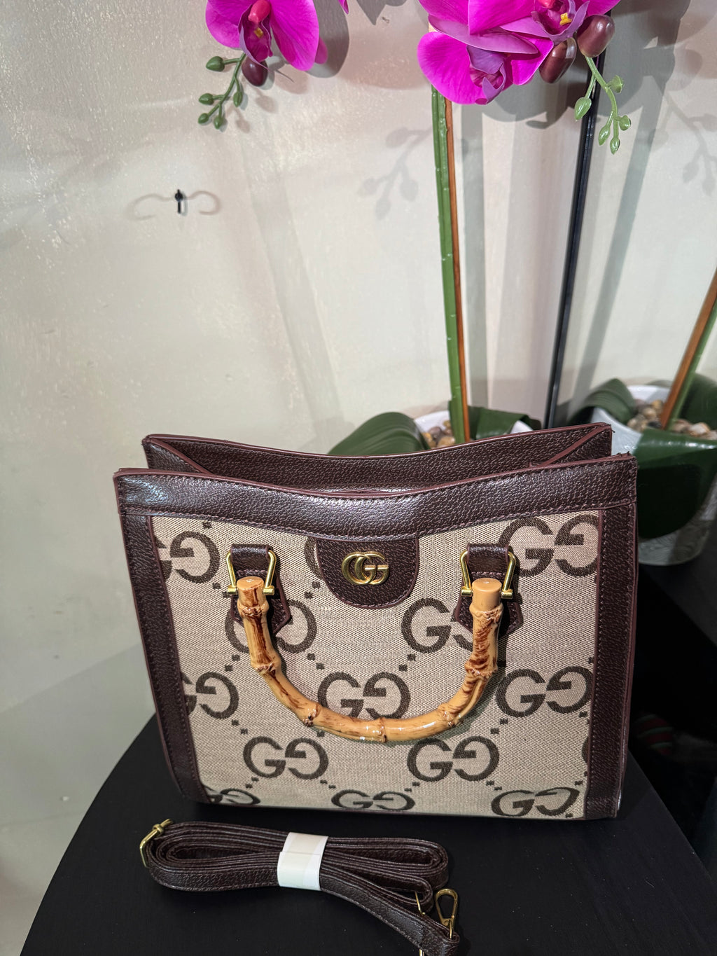 GG mono tote w/bamboo