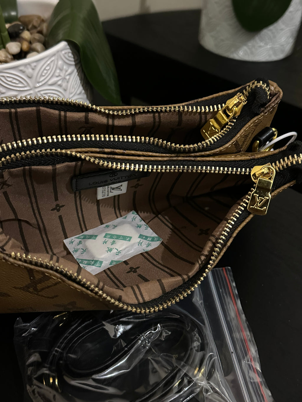 Lu twin purse two/tone mono