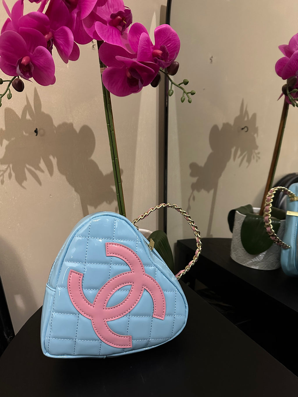 CC top handle heart blue