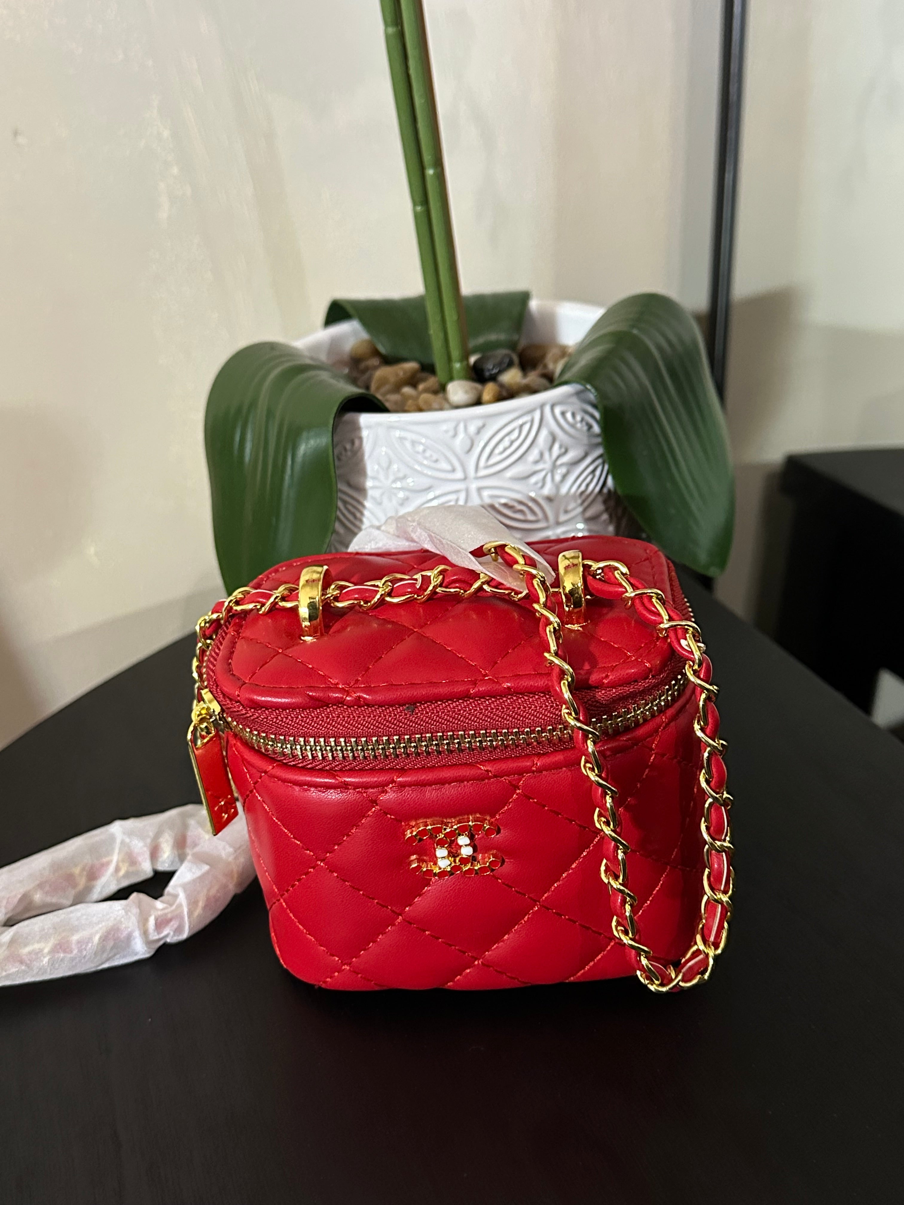 CC small Vanity red