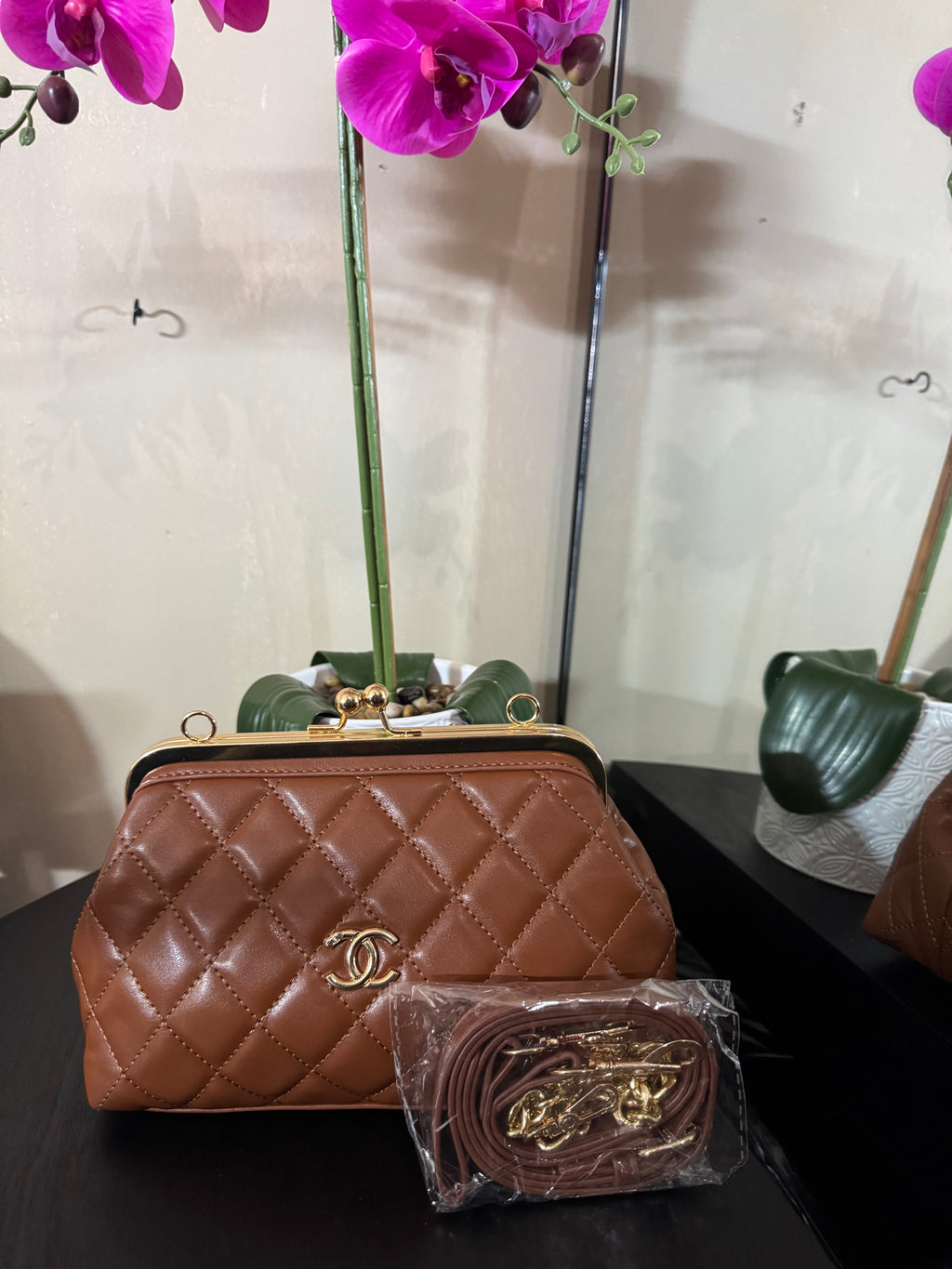 CC Kisslock brown