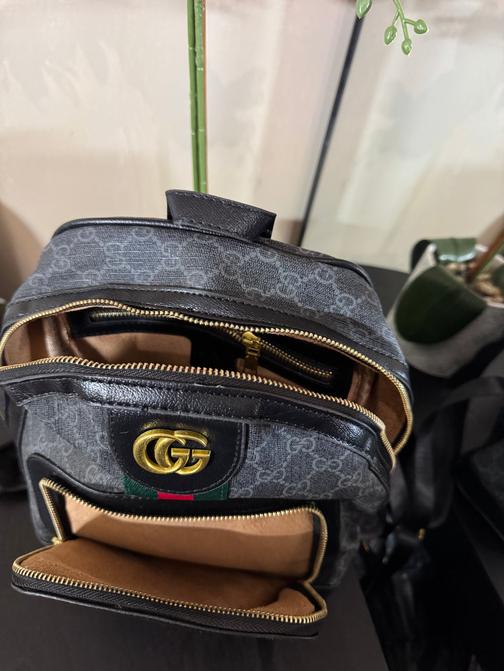 GG backpack mono black
