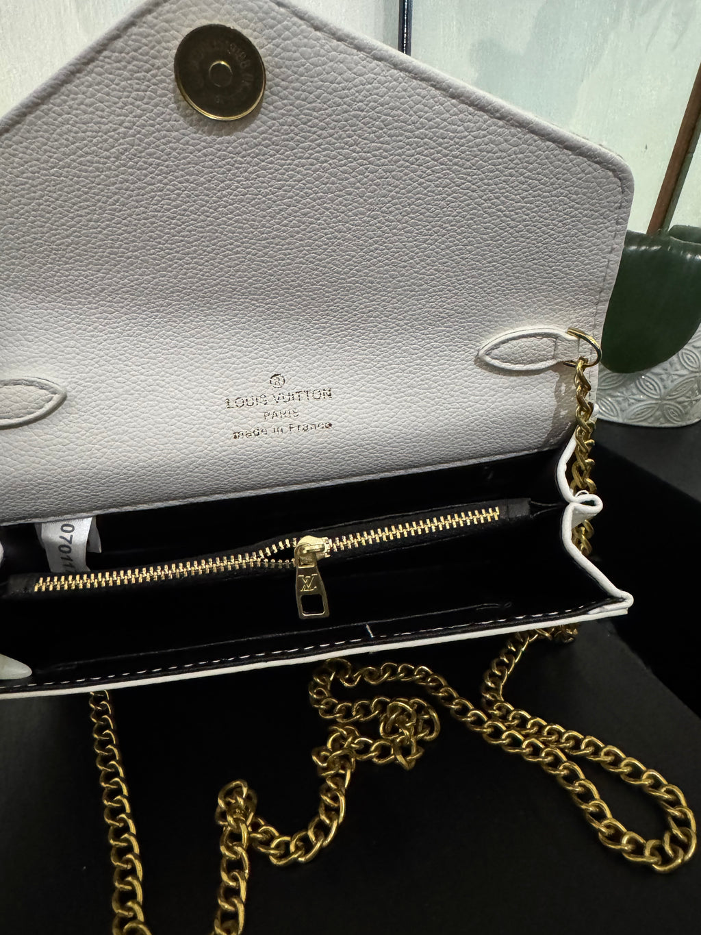 Lu wallet on chain white mono