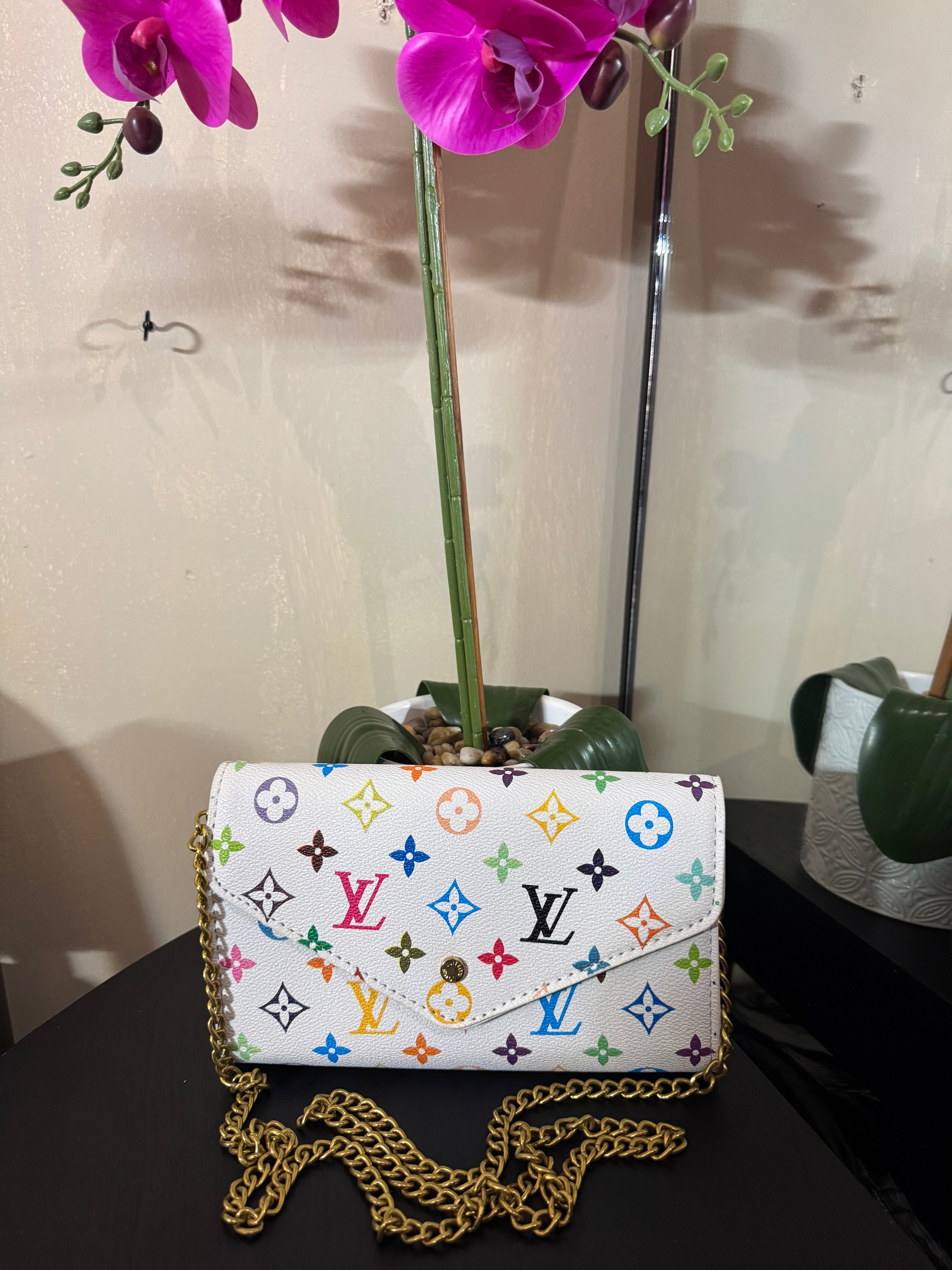 Lu wallet on chain white mono