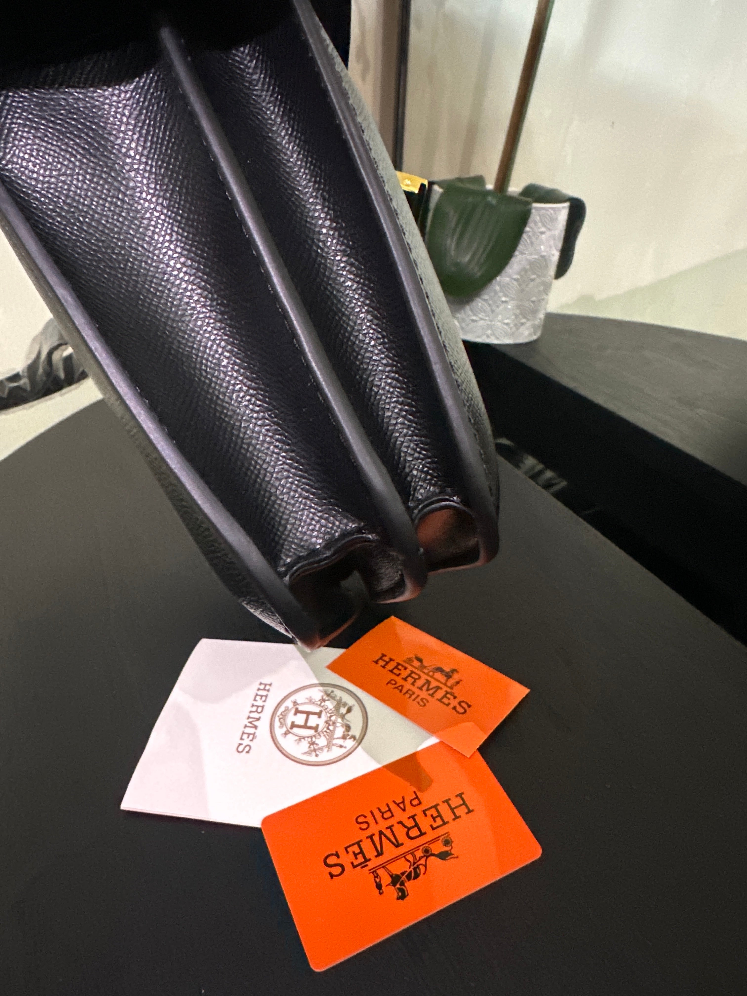 Her Constance 18 black