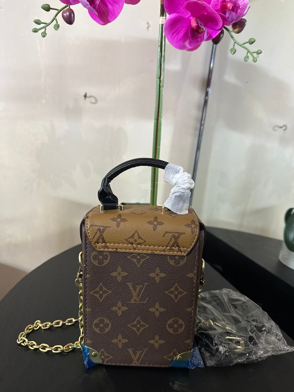 Louis Vuitton small case purse