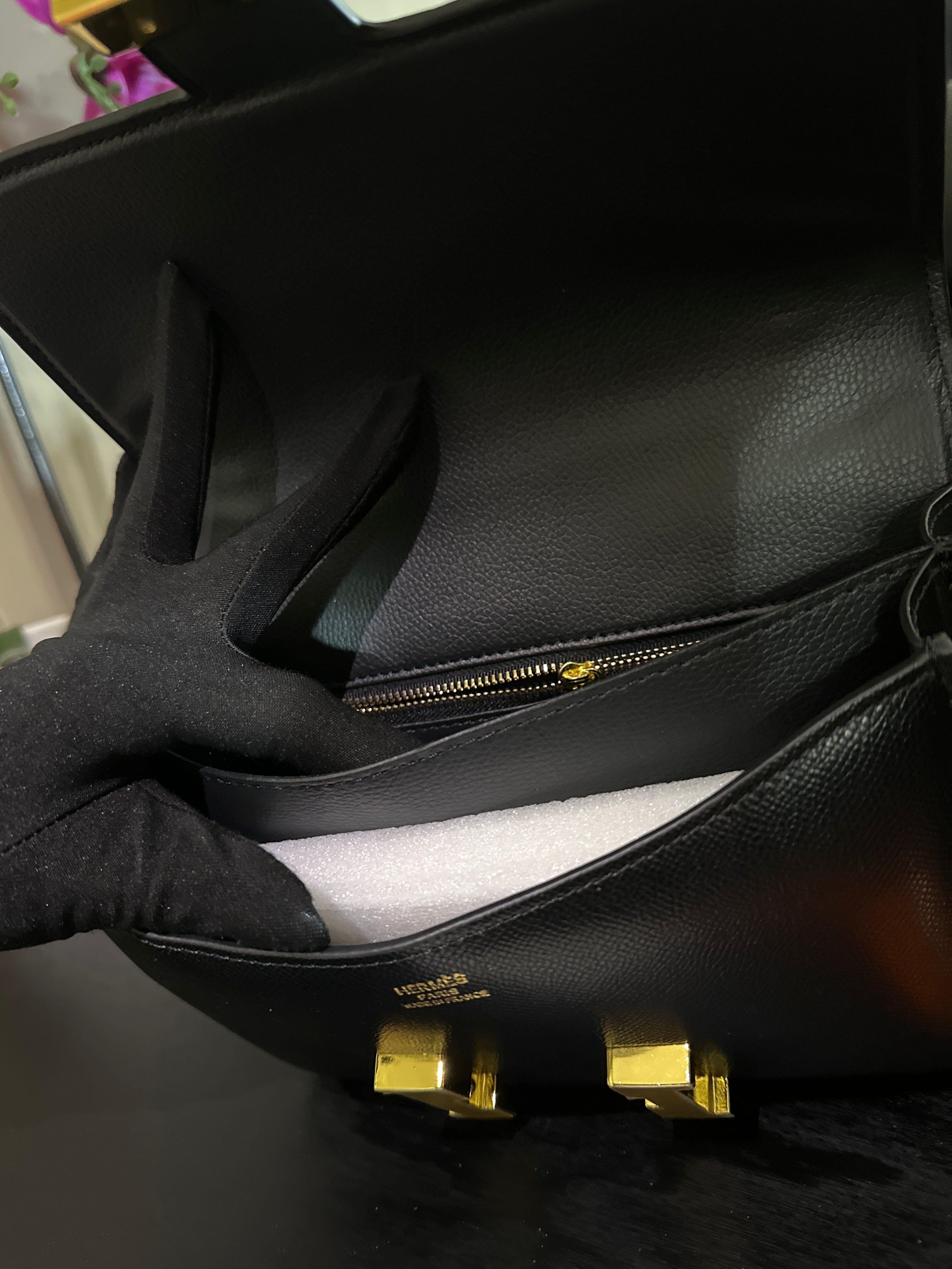 Her Constance 18 black